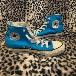 Beautiful blue women’s size 8 converses